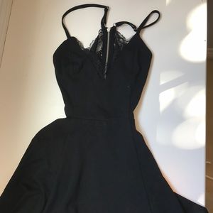LULU’S BLACK DRESS WITH LACE BACK (SIZE XS)